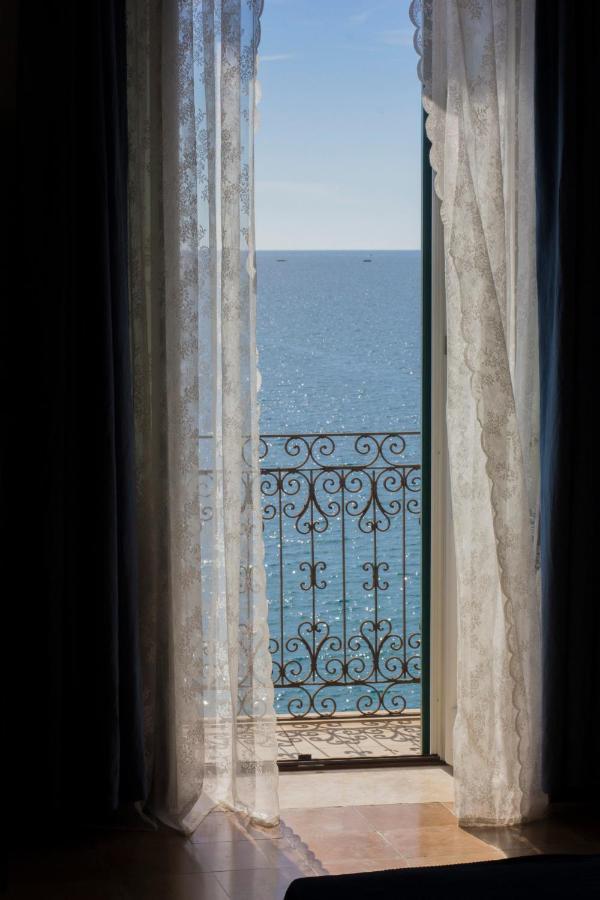 B&B Le Finestre Sul Mare Taranto Eksteriør bilde