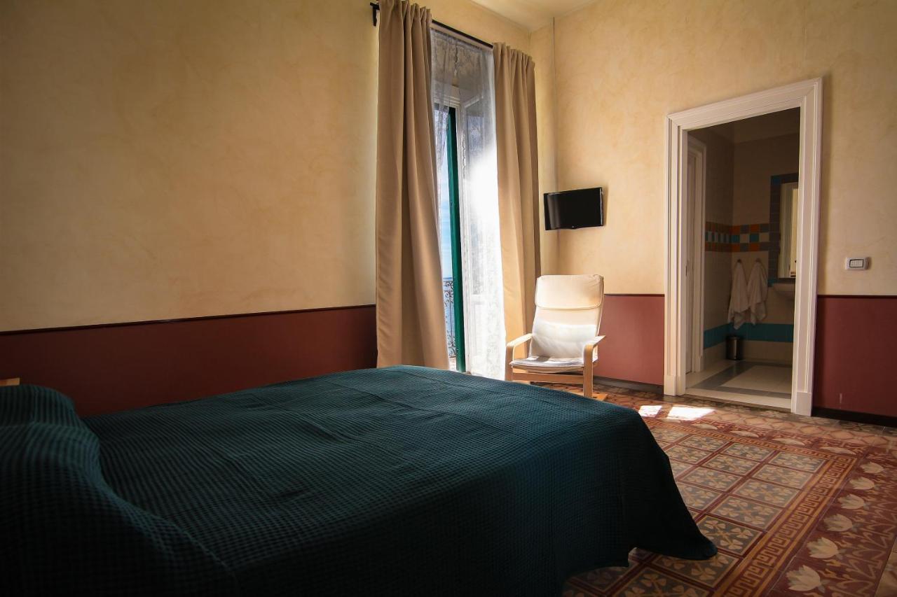 B&B Le Finestre Sul Mare Taranto Eksteriør bilde