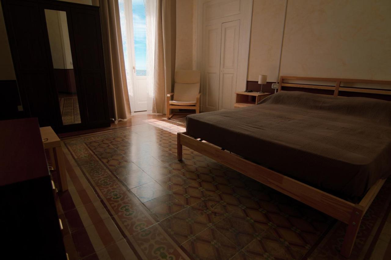 B&B Le Finestre Sul Mare Taranto Eksteriør bilde